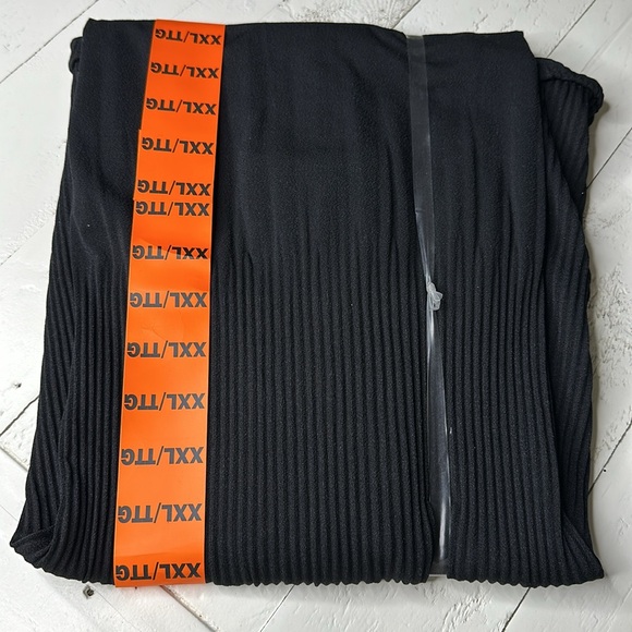 Philosophy size XXL short sleeve black accordion style blouse NWT - Picture 3 of 8